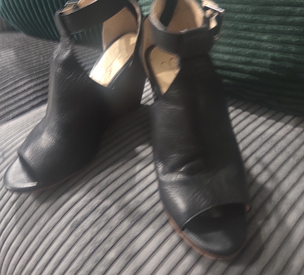 Jessica Simpson Black Peep-Toe Heels